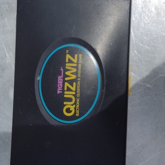 Tiger Quiz Wiz Electronic Game - Picture 2 of 3